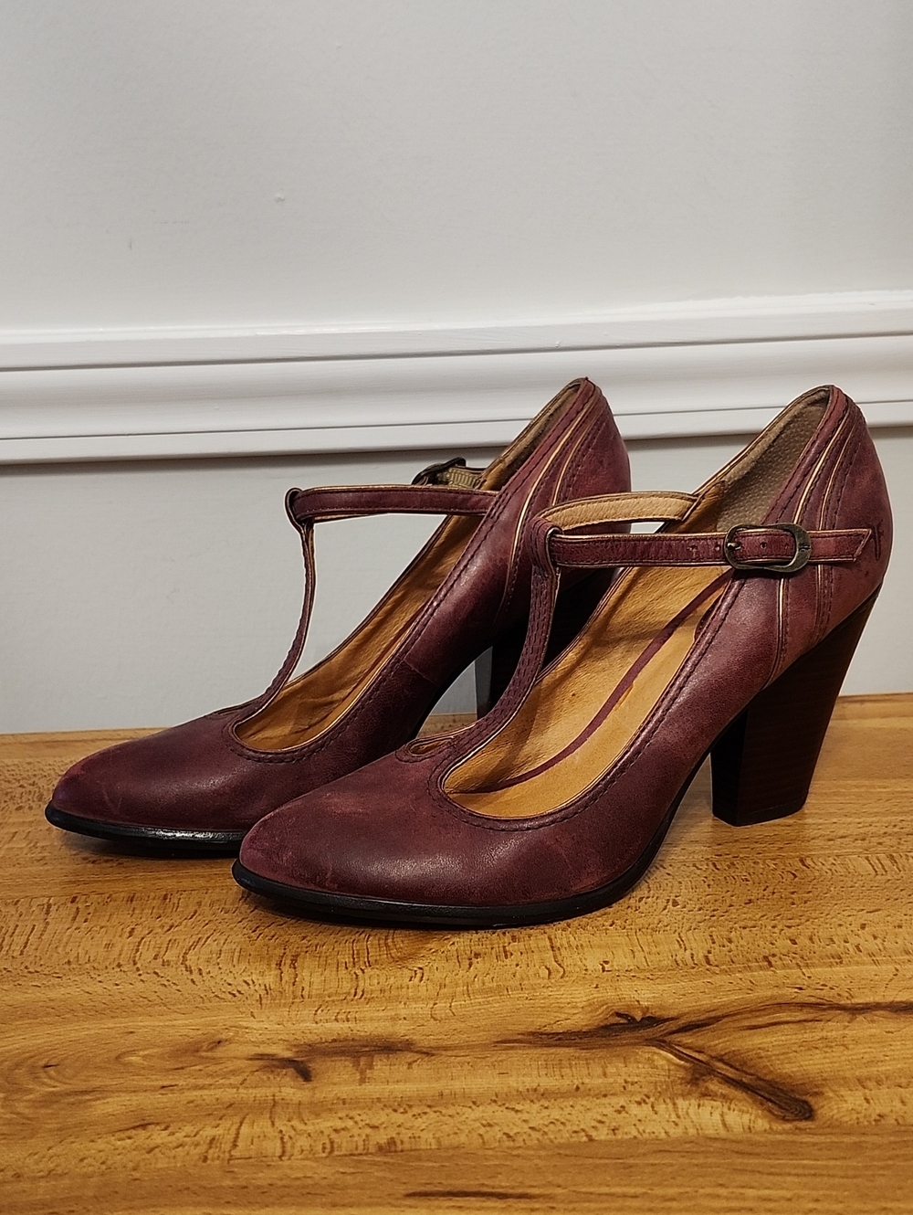 Frye Betty T Strap Block Heel Pump Closed Toe Shoes 10 M Light Red Leather